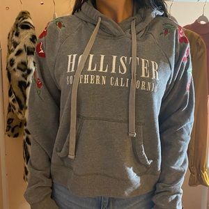 ✨Cute Hollister cropped hoodie✨